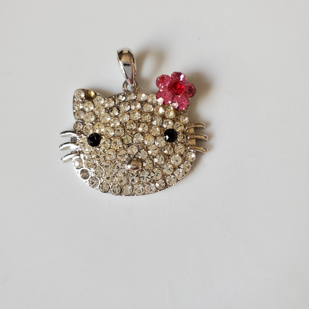 Hello Kitty Pendant🌸